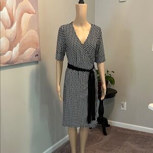 Ann Taylor Black and White Geometric Midi Dress